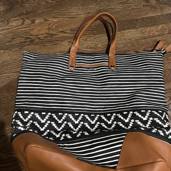 Stella & Dot Striped Black & White Expandable Getaway  Women's Tote Bag - Picture 2 of 3